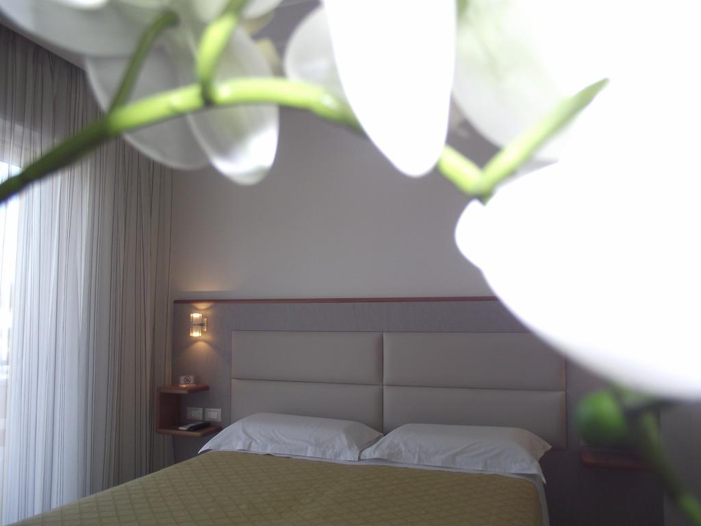 Il Girasole Hotel Terracina Exterior photo